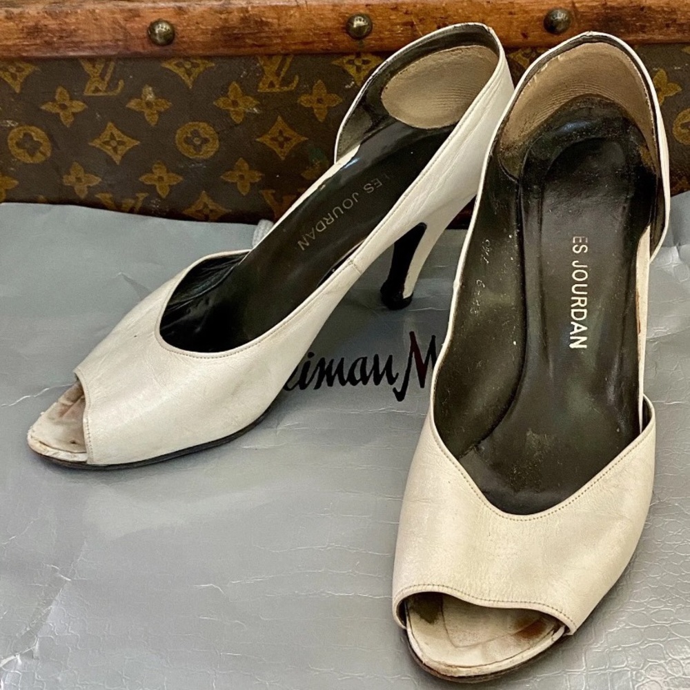 RARE VINTAGE 1980s CHARLES JOURDAN WHITE LEATHER OPEN TOE SIDE HEELS SHOES 7.5 B